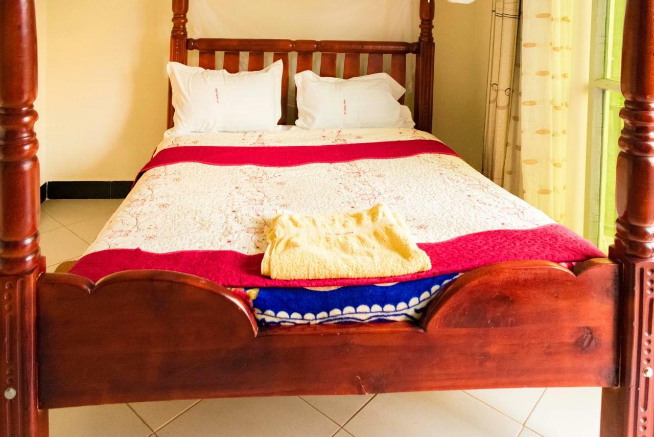Relief Motel Fort Portal Exteriér fotografie