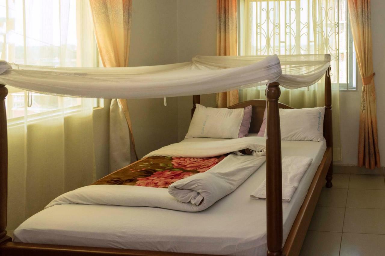 Relief Motel Fort Portal Exteriér fotografie